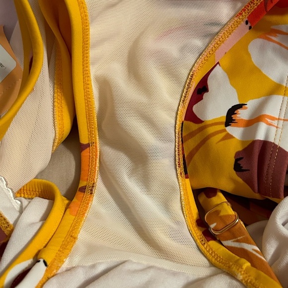 Kona Sol Women’s 14W Twist Bandeau One Piece Swimsuit Yellow Floral Swim - Picture 5 of 13